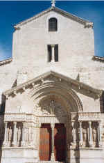 Eglise-St-Trophime-Arles.(18246 octets)